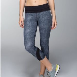 Lululemon black/gray tight. Size 4. Run Inspire